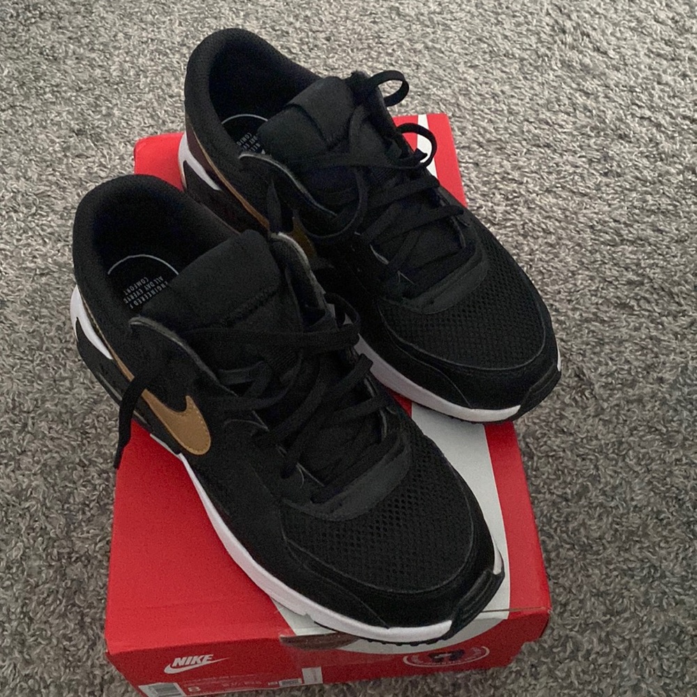 Women’s Nike Air Max SC, size 8